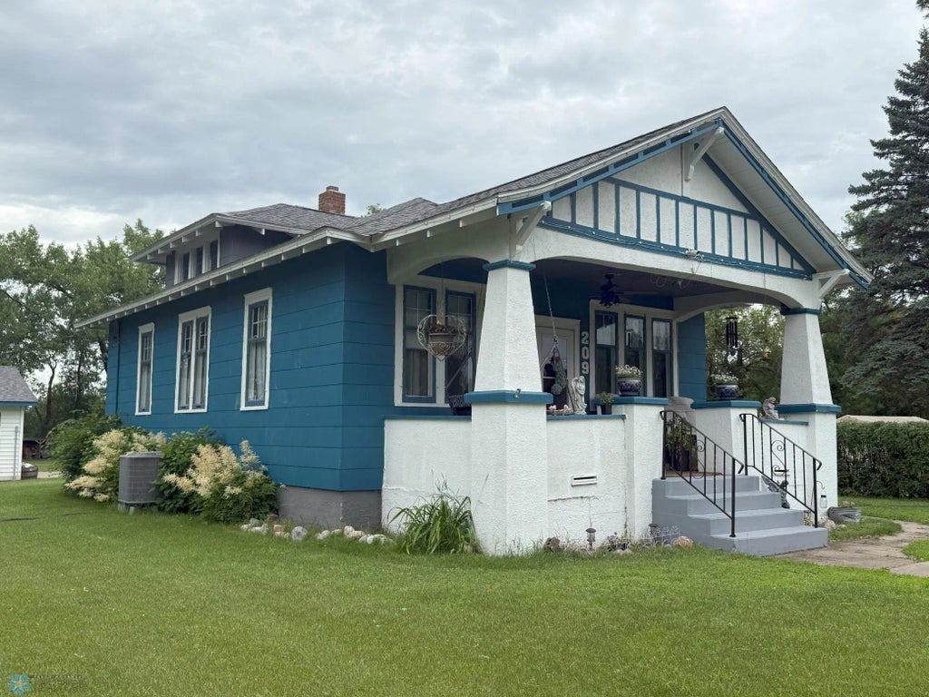 209 Lincoln Avenue Ne, Twin Valley