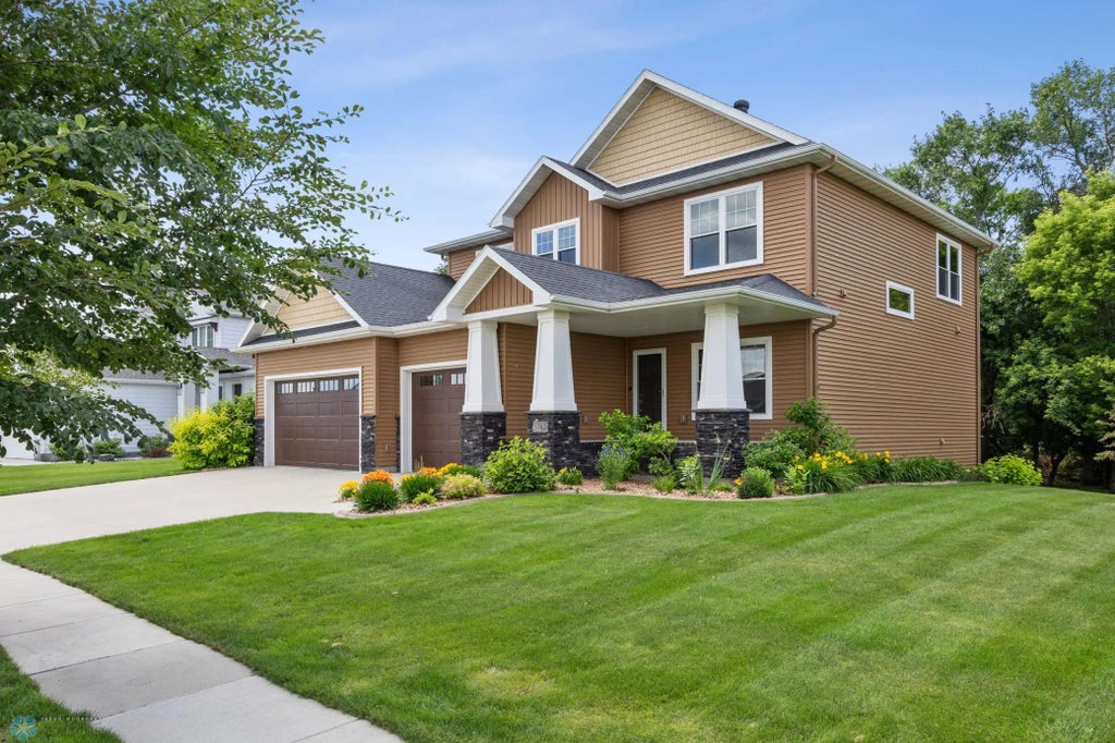 3702 Houkom Drive E, West Fargo