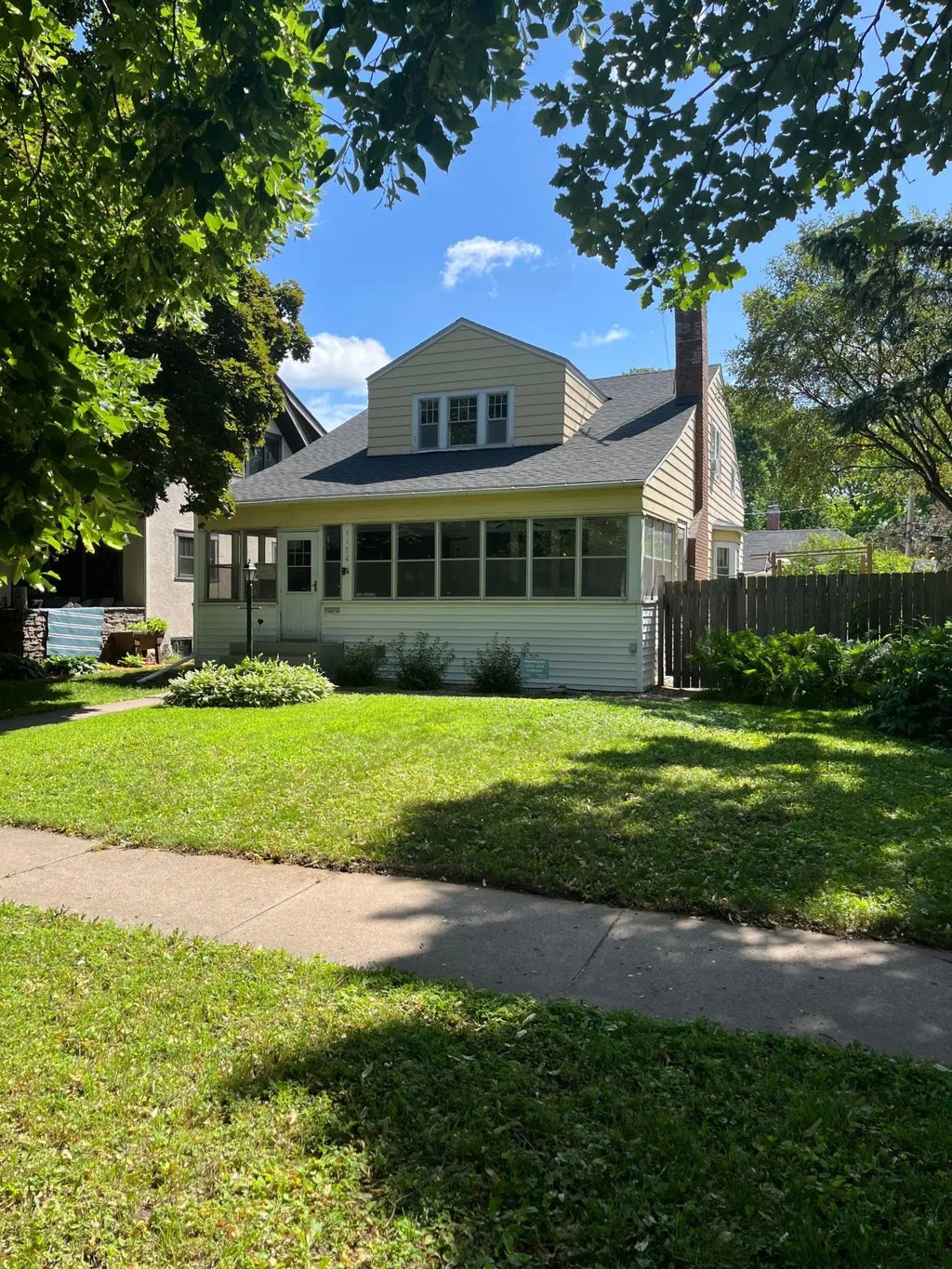 1174 Lexington Parkway N, Saint Paul