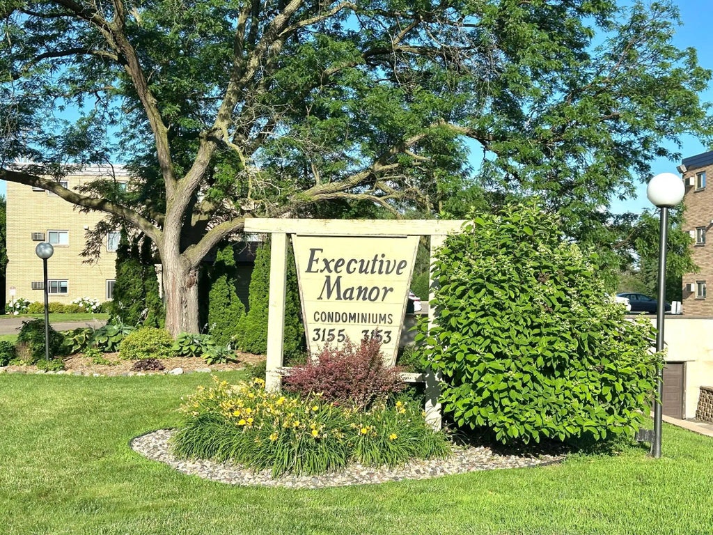 3153 Old Highway 8 103, Roseville