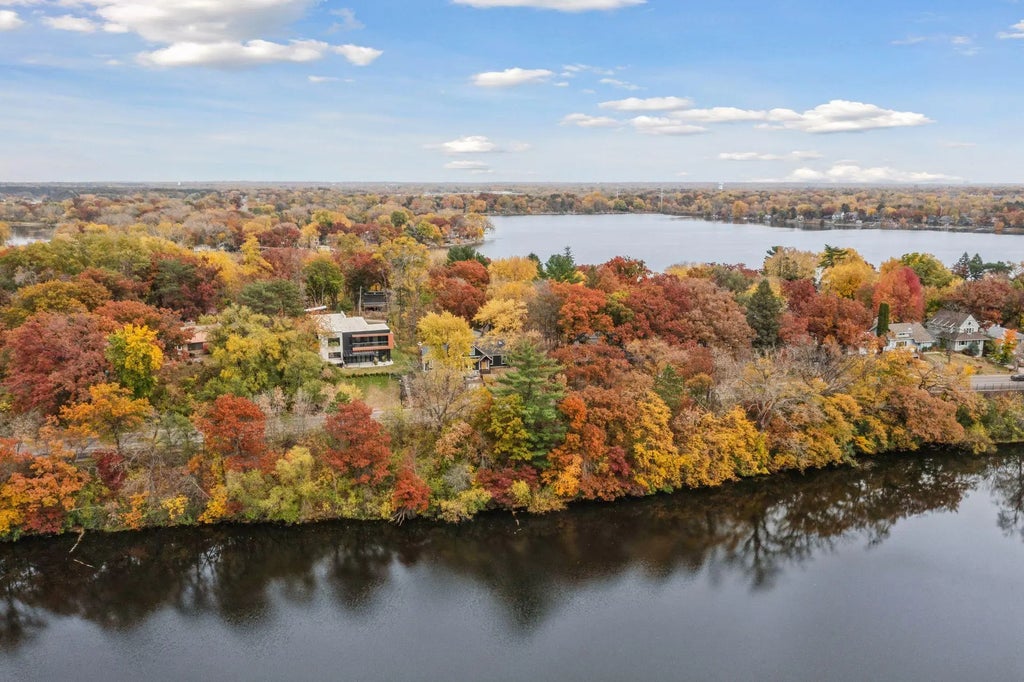 3318 W Owasso Boulevard, Shoreview