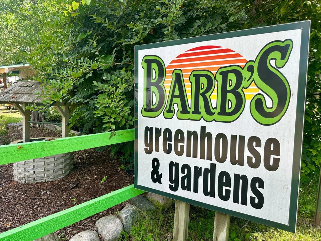 3910 N Pleasant Lake Drive Nw, Hackensack