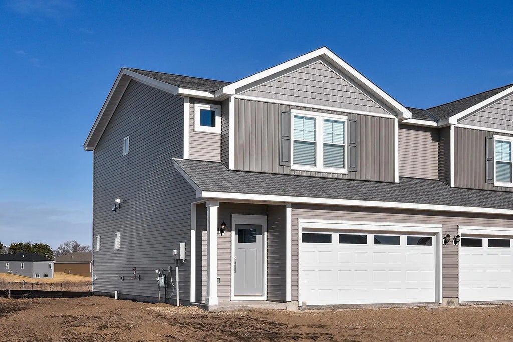 39749 Fallbrook Avenue, North Branch