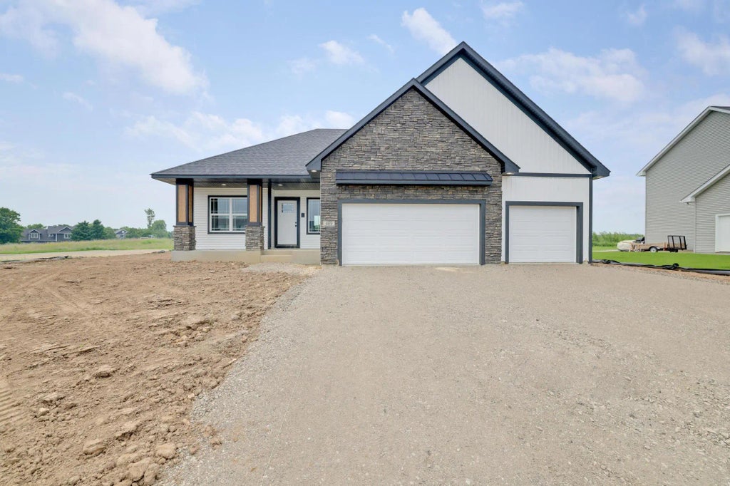 909 Acorn Court, Kinnickinnic Twp