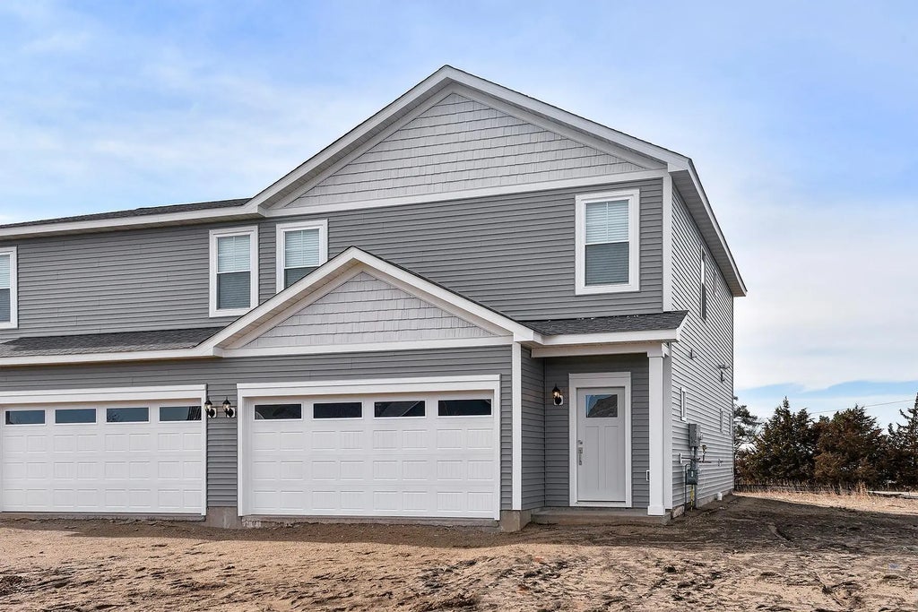 39746 Fallbrook Avenue, North Branch