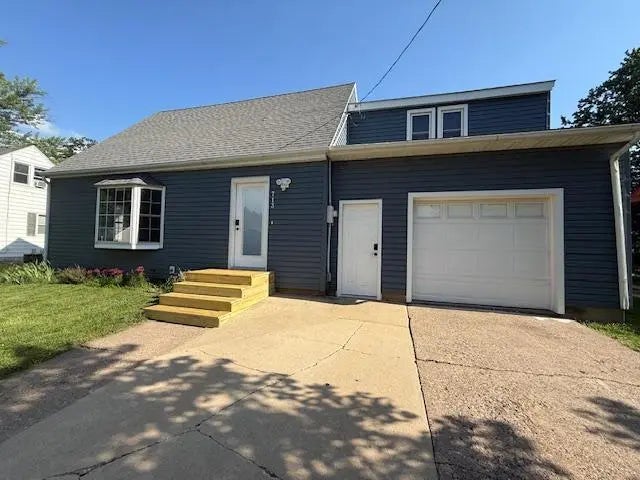 713 Grove Street E, Caledonia