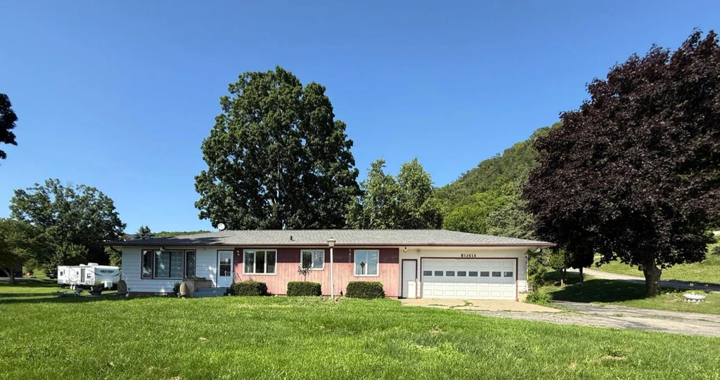 W12414 State Highway 35, Stockholm