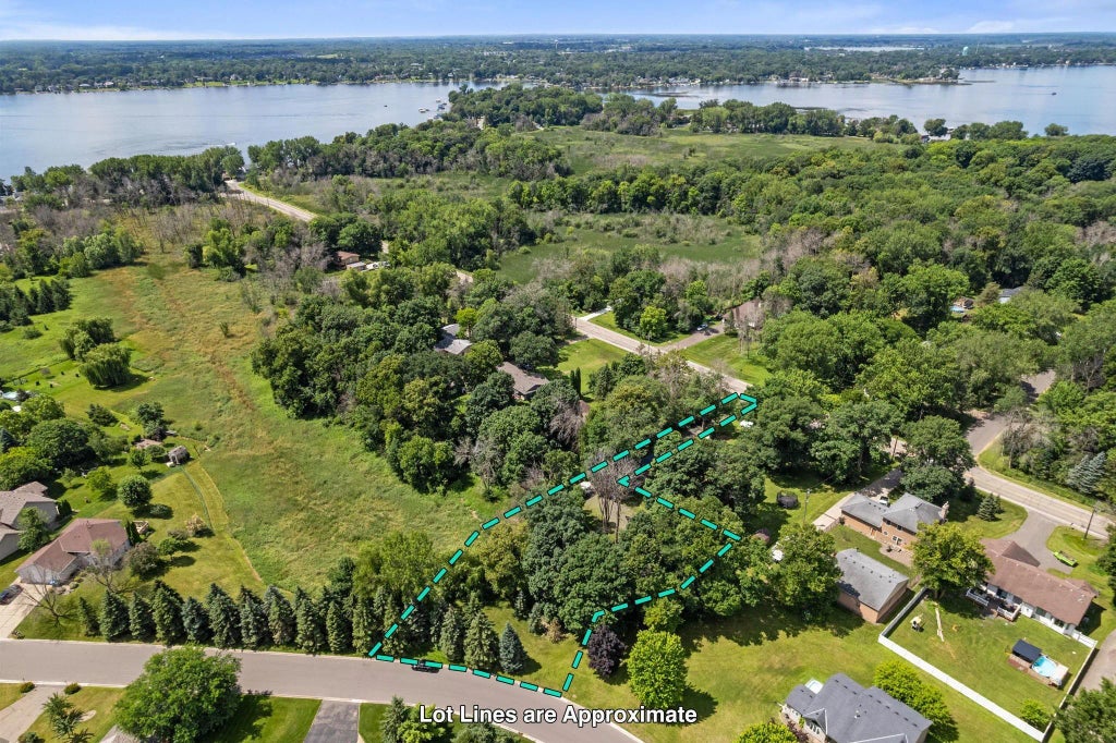 7688 N Shore Trail, Forest Lake