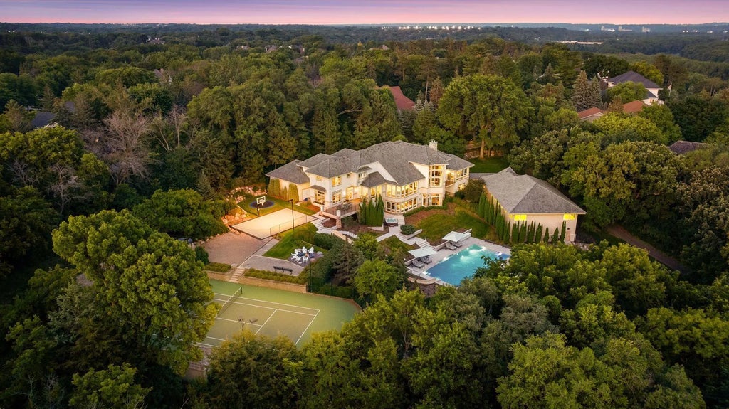 11068 Bell Oaks Estate Road, Eden Prairie