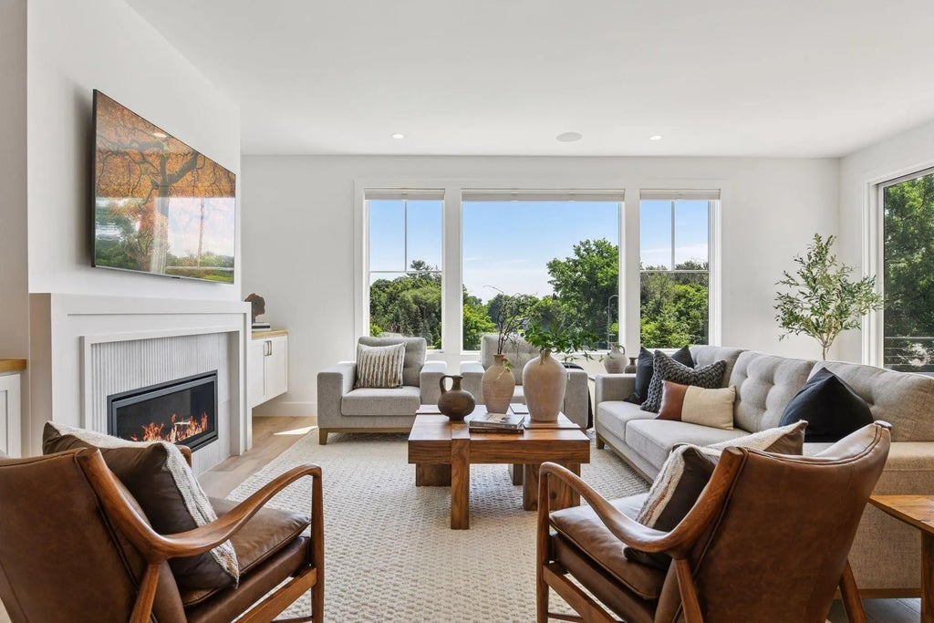 5655 Buffington Lane, Shorewood