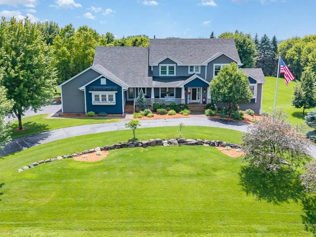 2605 Thoroughbred Lane, Orono