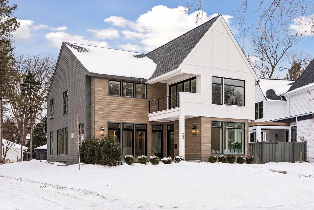 1984 Kenwood Parkway, Minneapolis