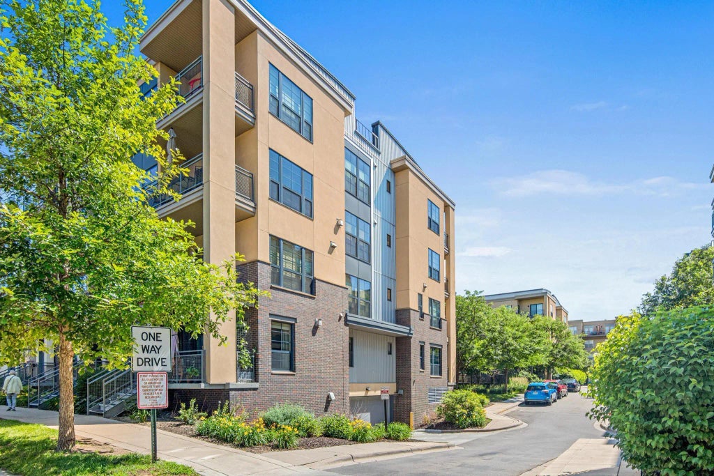 2566 Ellis Avenue 103, Saint Paul