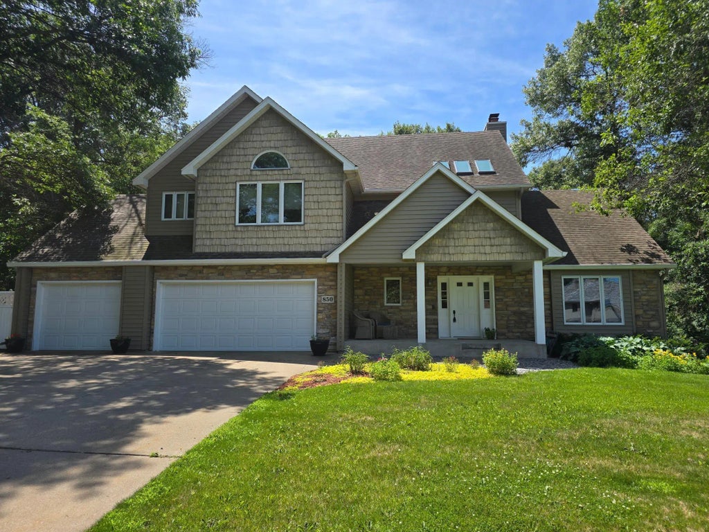 850 Meadowlawn Court, Sartell
