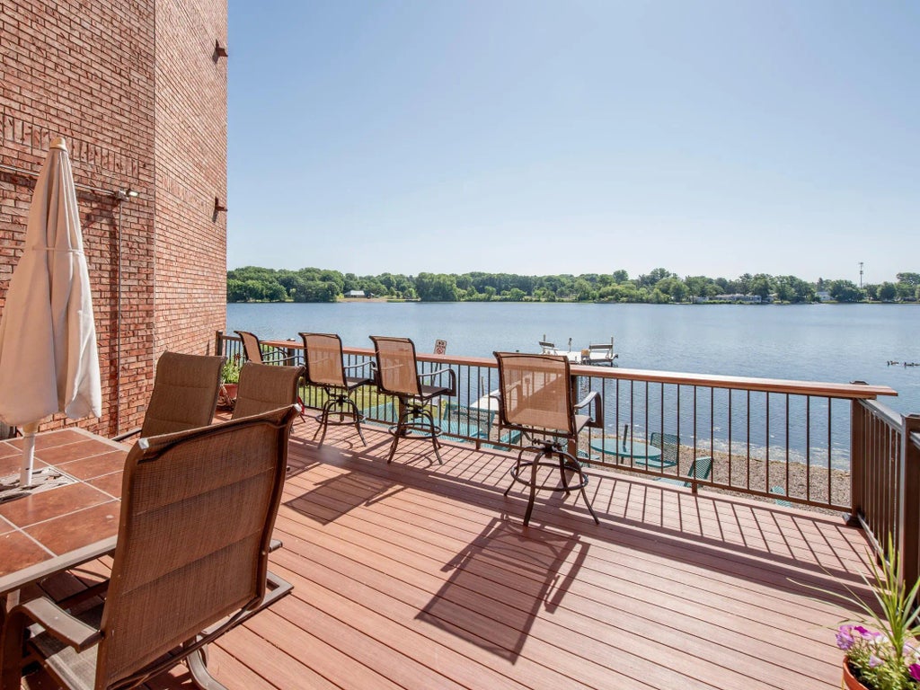 329 Geneva Avenue N 403, Oakdale