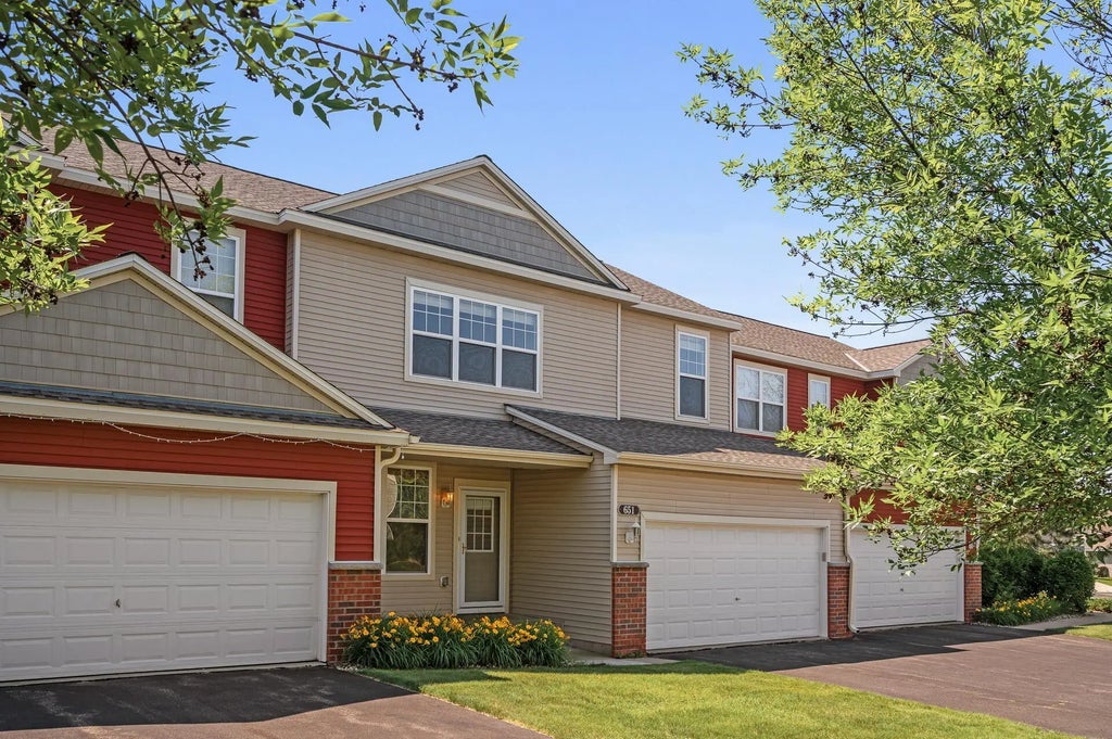 651 Ravencroft Road, Waconia