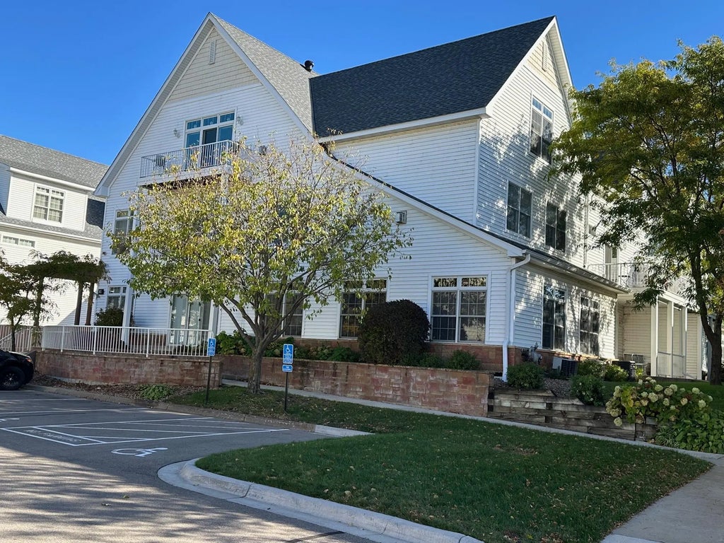 2100 Old School Road 206, Mound