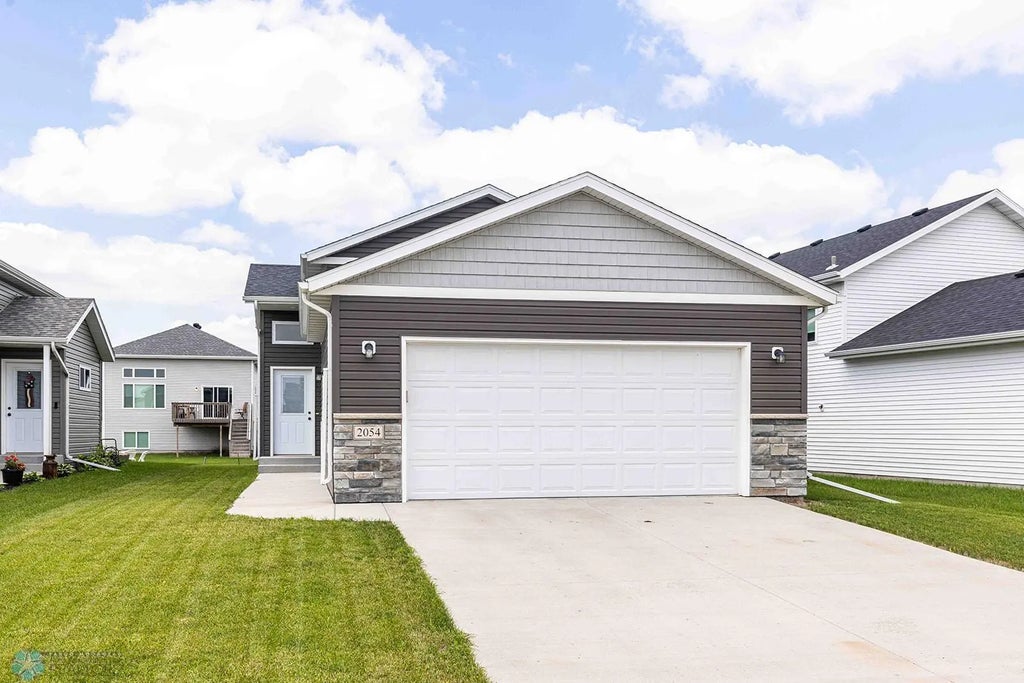 2054 12th Street W, West Fargo
