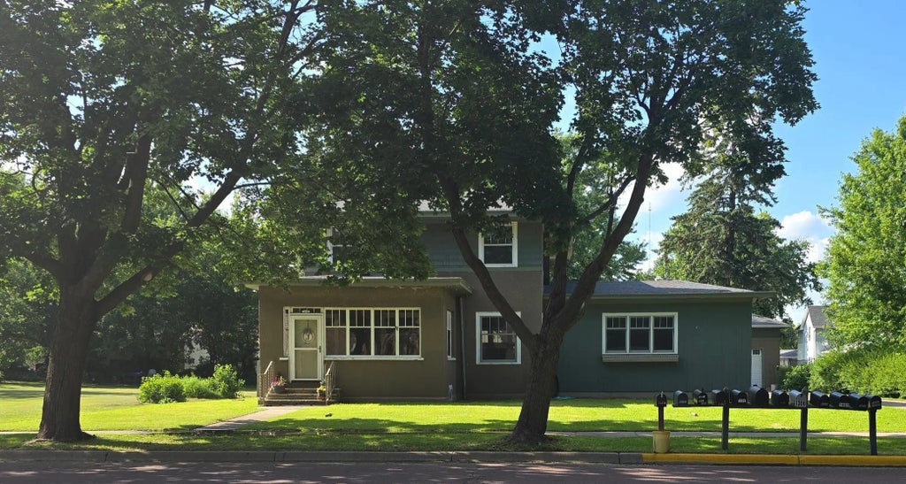 1319 3rd Avenue, Mountain Lake