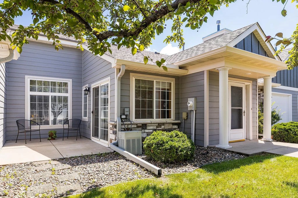 9726 Moonbeam Lane, Woodbury