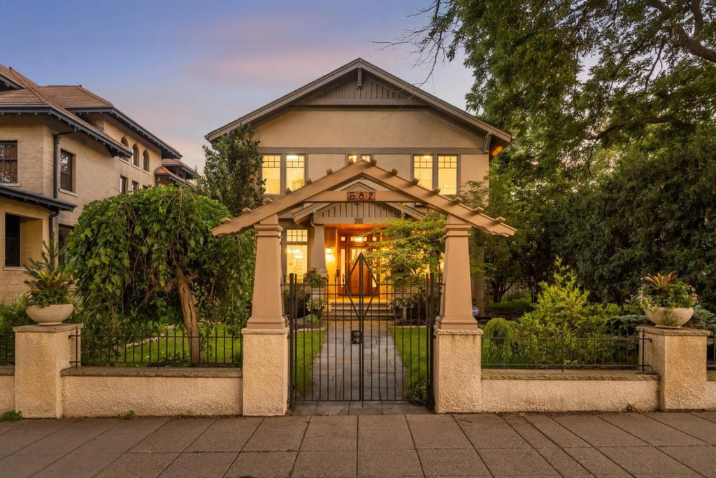 582 Summit Avenue, Saint Paul