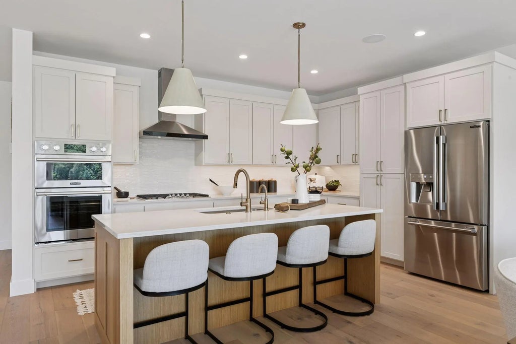 5651 Buffington Lane, Shorewood