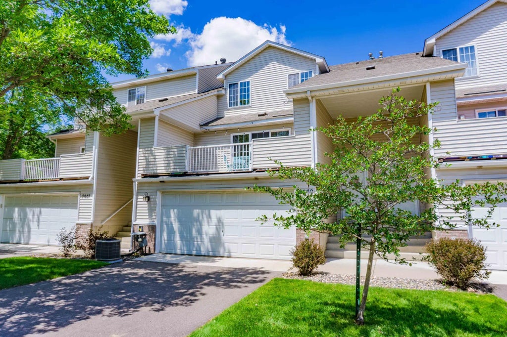 7639 Nicholas Way, Chanhassen