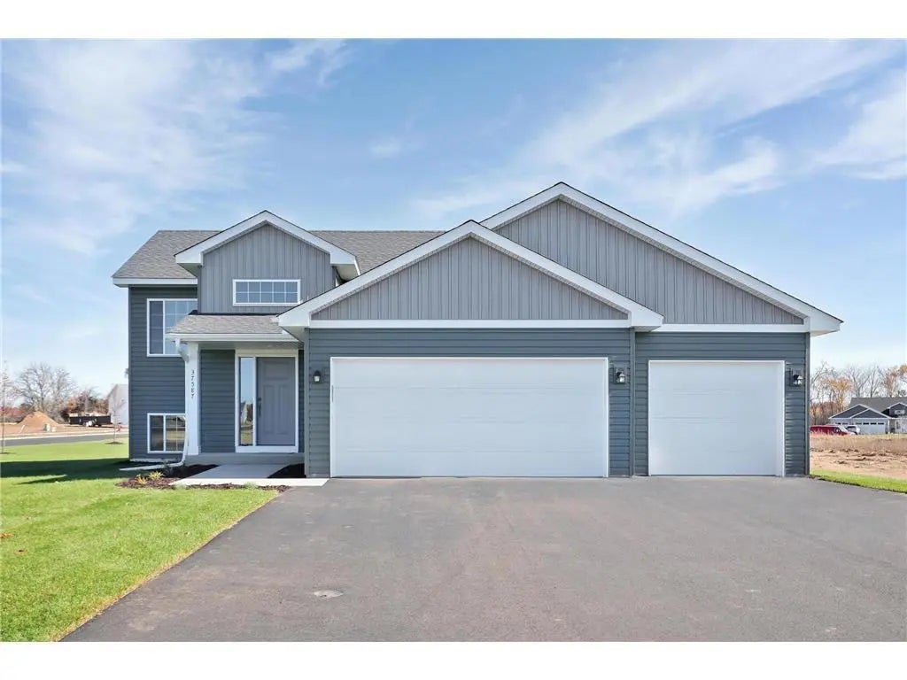 37569 Greenwich Court, North Branch