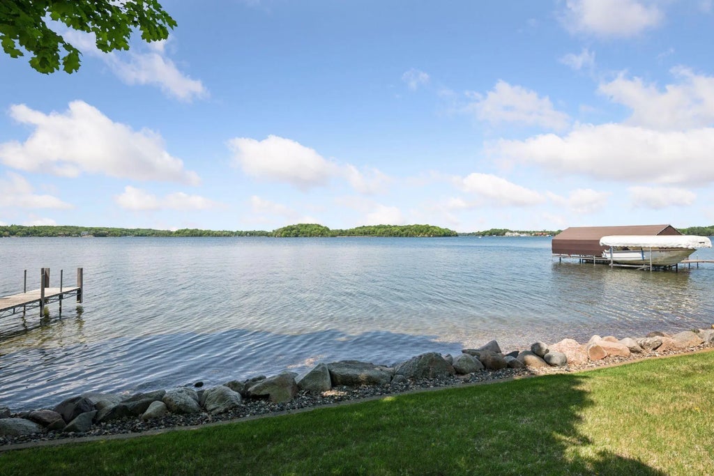 28235 Boulder Cir, Shorewood