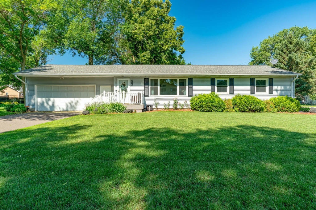 521 4th Street N, Saint James