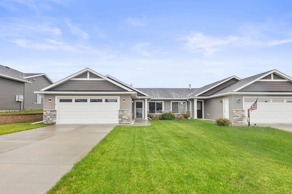 888 Tallgrass Court, Wanamingo