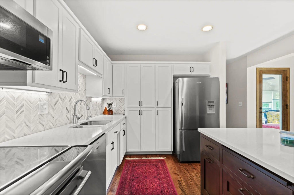 15527 Michele Lane, Eden Prairie