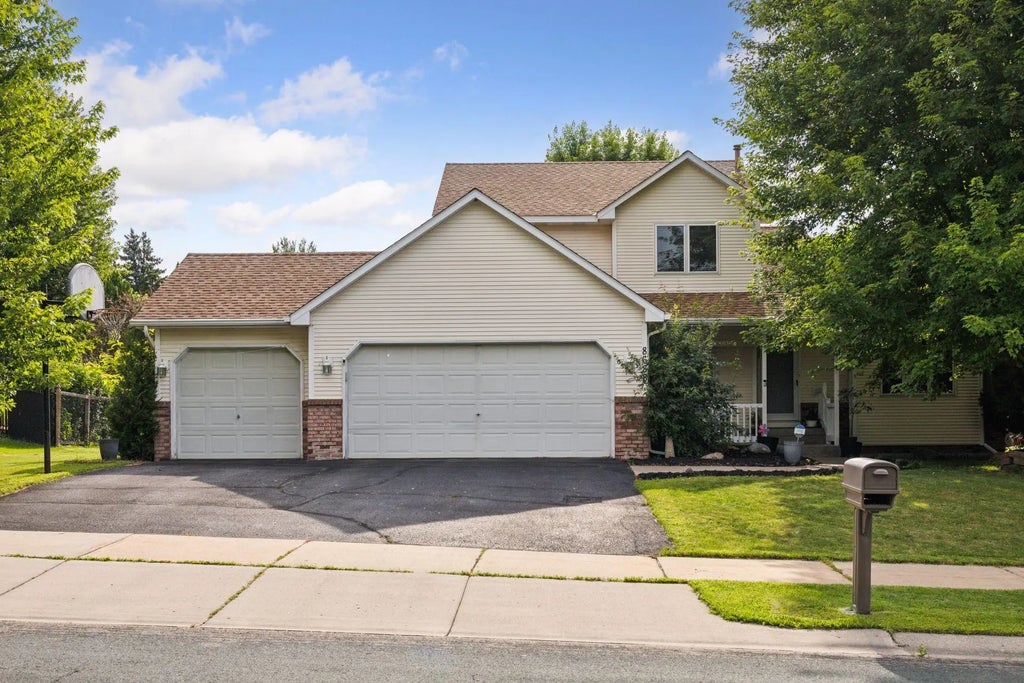 8688 Vagabond Lane N, Maple Grove