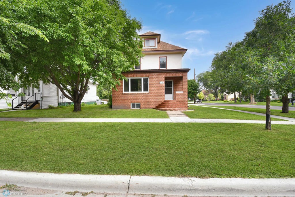 51 6th Avenue N, Fargo