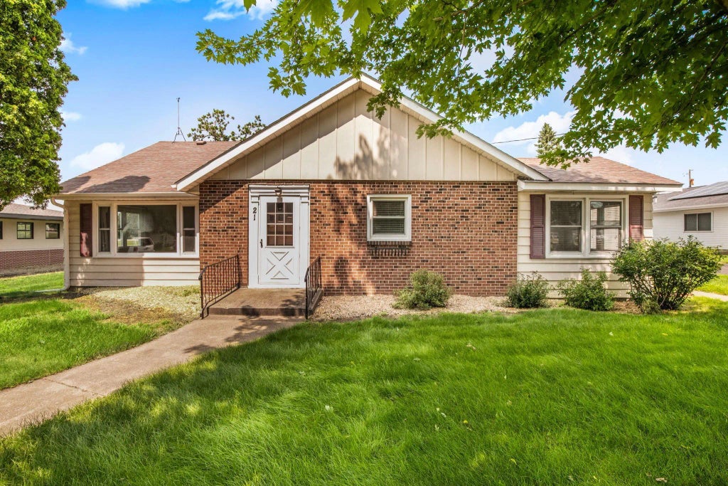 21 Spruce Avenue W, Kimball