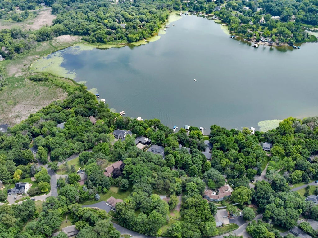 6620 X Horseshoe Curve, Chanhassen