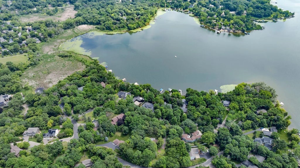 6620 Horseshoe Curve, Chanhassen