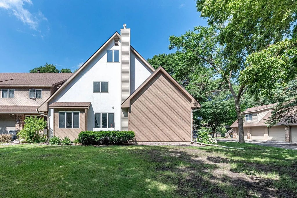 1607 Pleasant View Drive, North Mankato
