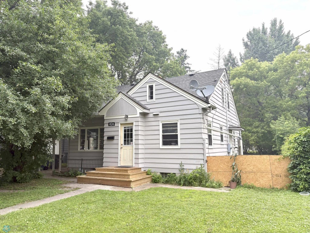 826 10th Avenue S, Moorhead