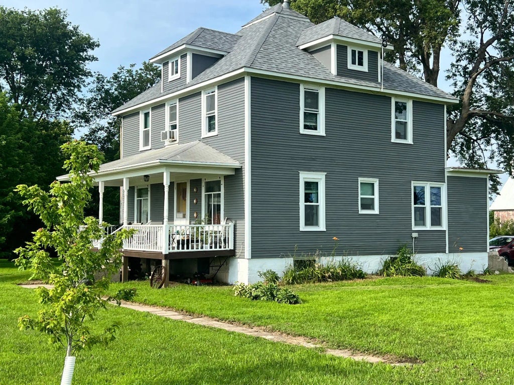 1668 150th Avenue, Welcome