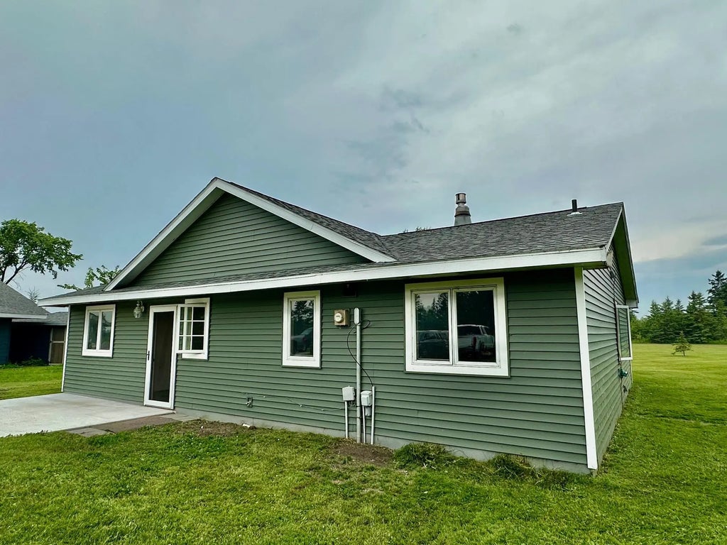 101 Pine Court, Lake Twp