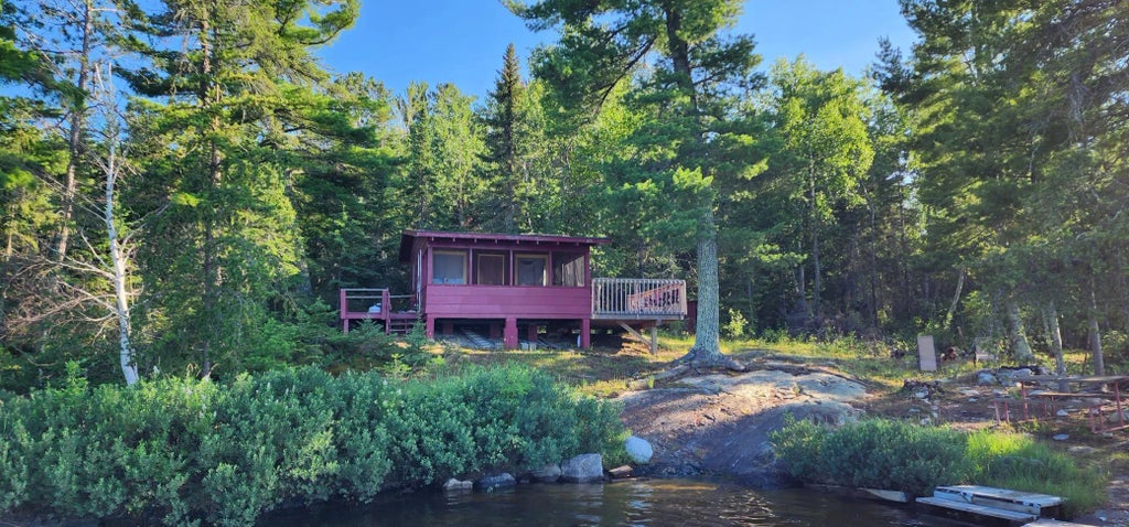 2355 Keyes Island, International Falls