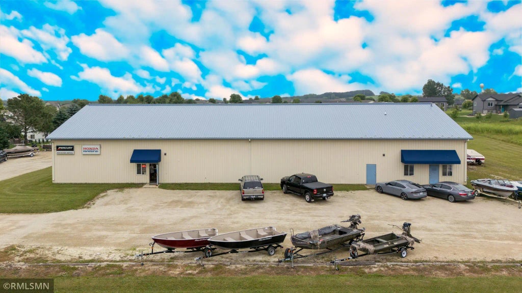 438 Main Street S, Dover