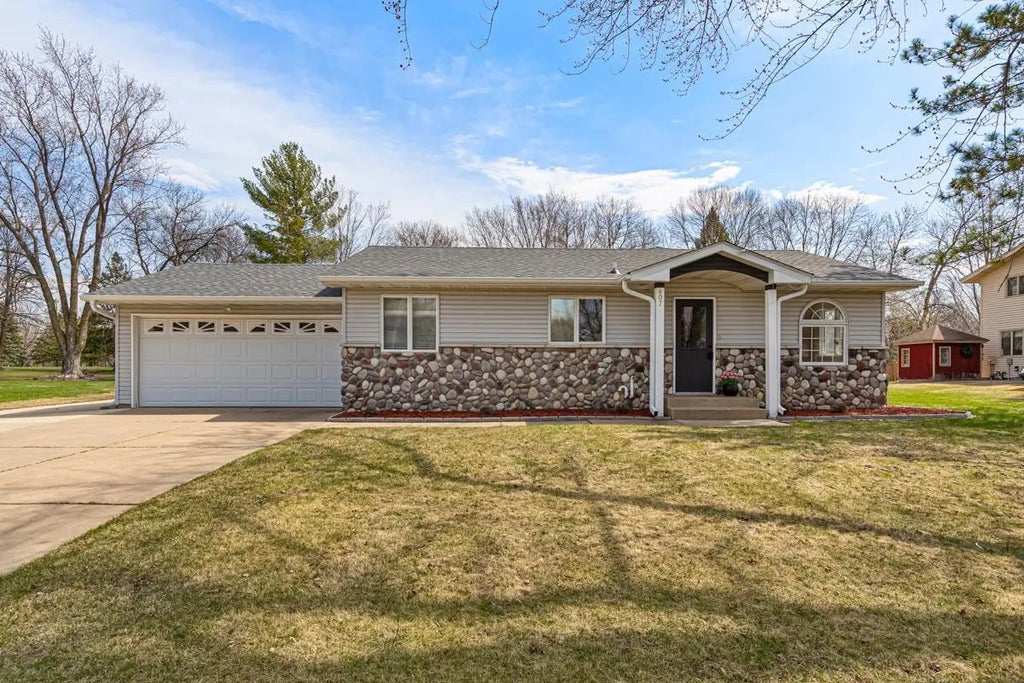 407 Columbus Avenue S, New Prague