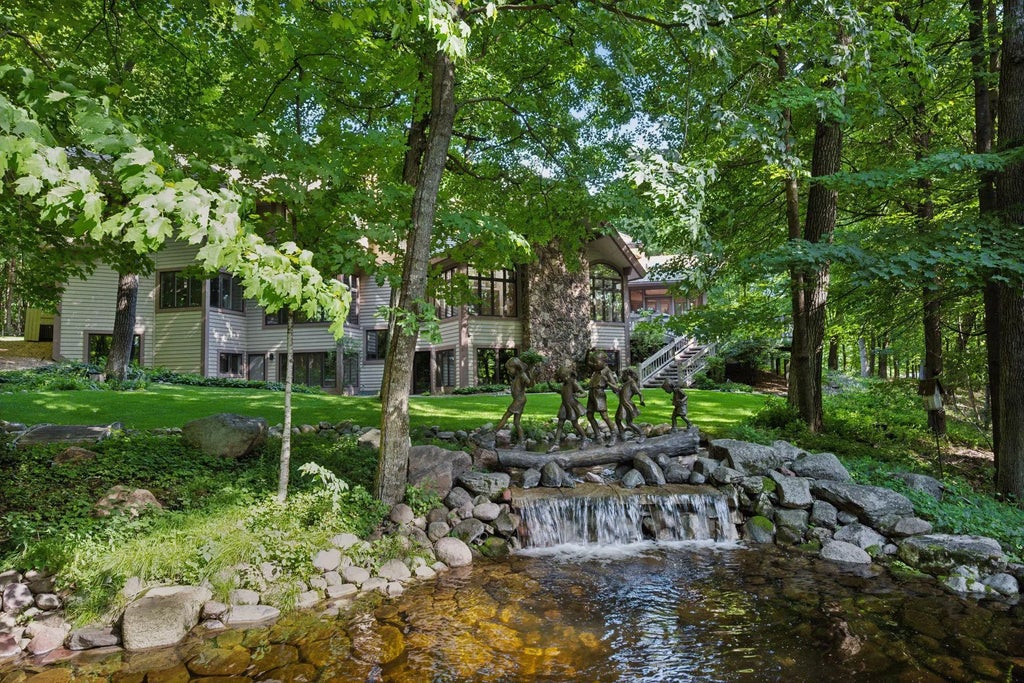 1420 Tamarack Drive, Medina