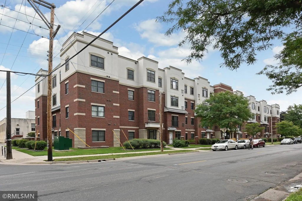 619 8th Street Se 103, Minneapolis