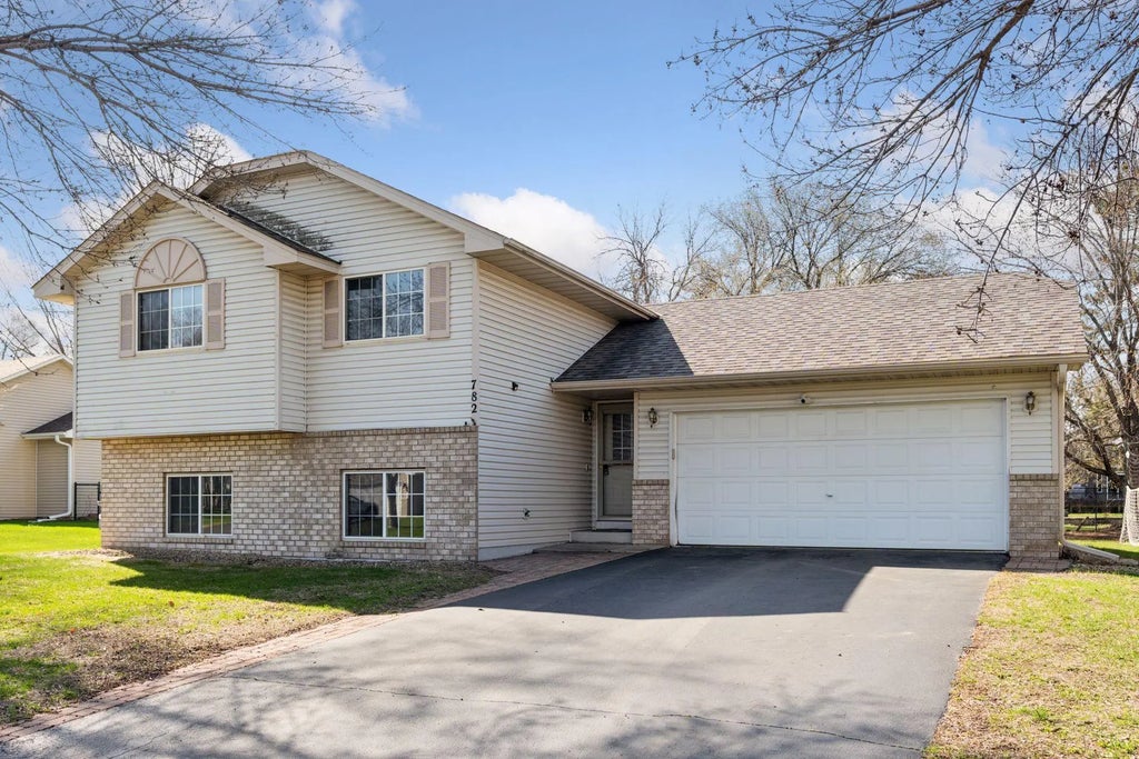 782 101st Avenue Ne, Blaine