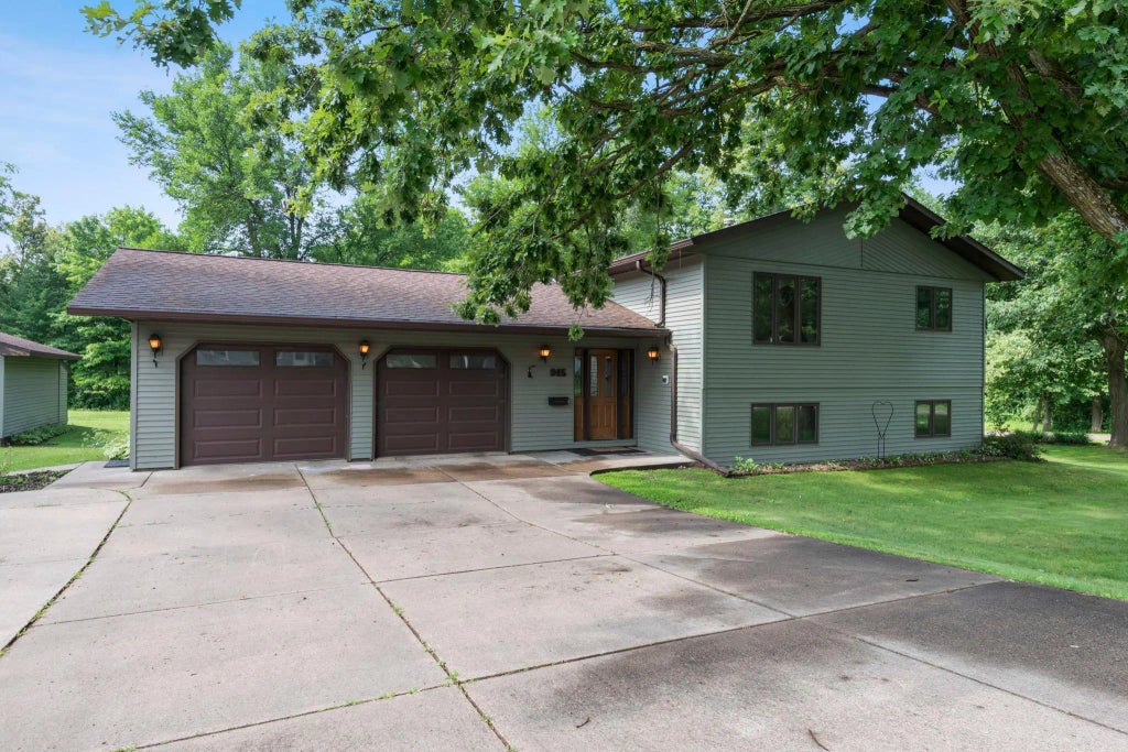 915 Nedvidek Street, Cumberland