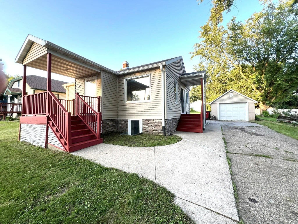 345 5th Street Sw, Plainview