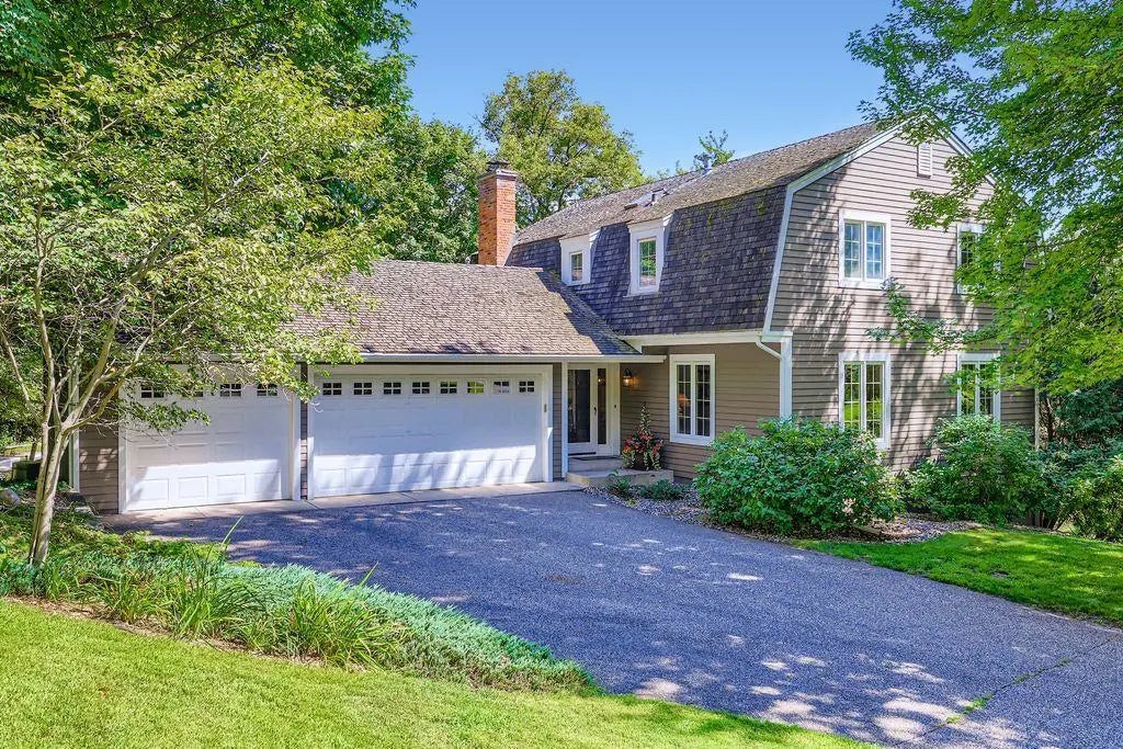 3900 Hillcrest Way, Deephaven